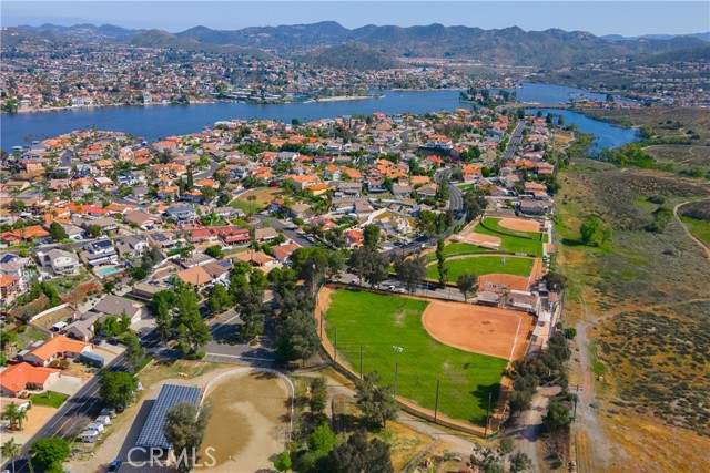 23849 Canyon Lake N Drive, Canyon Lake CA: https://media.crmls.org/medias/dc45e9e4-4242-4b4f-a1f4-98ba87508f60.jpg