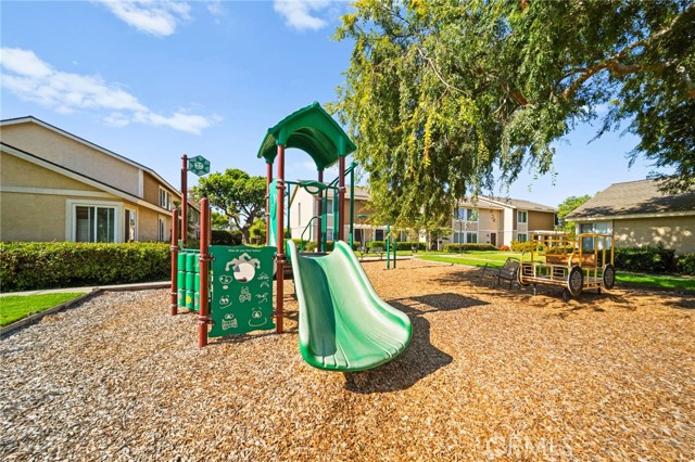 Detail Gallery Image 20 of 27 For 2921 S Sycamore St #E,  Santa Ana,  CA 92707 - 3 Beds | 1/1 Baths