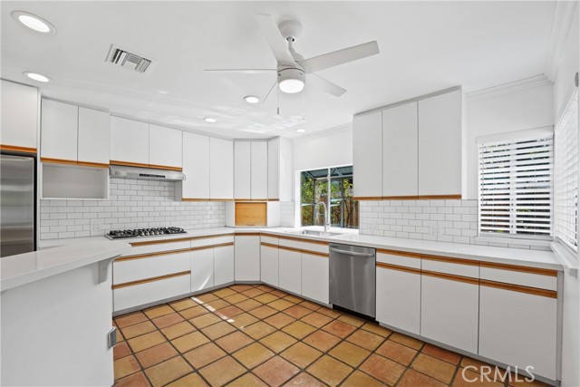 Detail Gallery Image 9 of 28 For 8631 Santa Susana Pl, West Hills,  CA 91304 - 3 Beds | 2 Baths