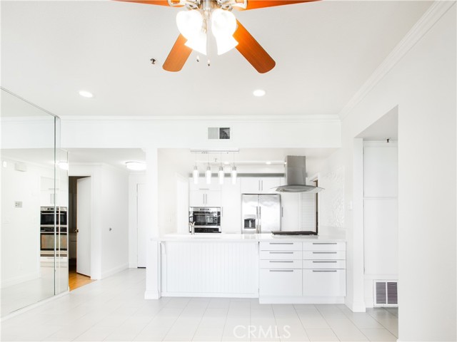 Detail Gallery Image 8 of 34 For 2559 Plaza Del Amo #205,  Torrance,  CA 90503 - 2 Beds | 2/1 Baths