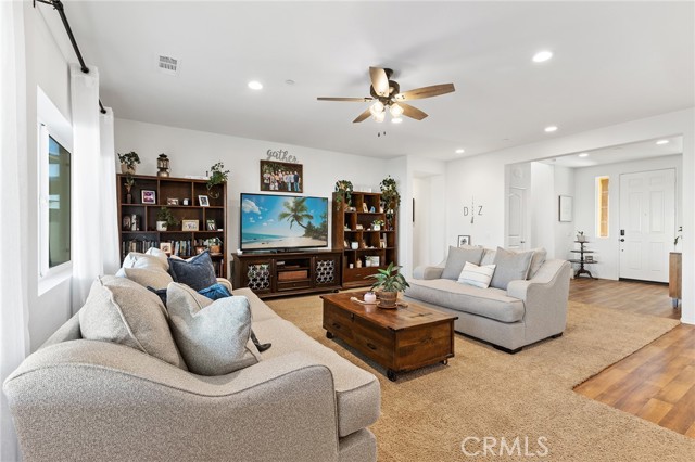 Detail Gallery Image 10 of 75 For 24456 Reserve Ct, Menifee,  CA 92584 - 5 Beds | 4 Baths