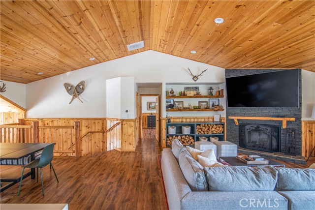 Detail Gallery Image 10 of 39 For 1002 White Mountain, Big Bear City,  CA 92314 - 4 Beds | 3/1 Baths