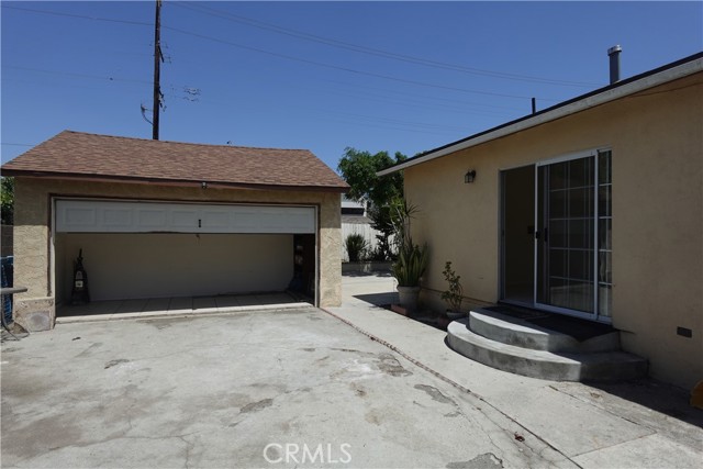 956 S Philadelphia Street, Anaheim CA: https://media.crmls.org/medias/dc487ac8-6945-40b6-a376-f5bf1075f195.jpg