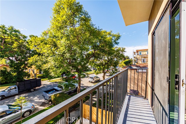 Detail Gallery Image 39 of 75 For 5209 W 20th, Los Angeles,  CA 90016 - – Beds | – Baths