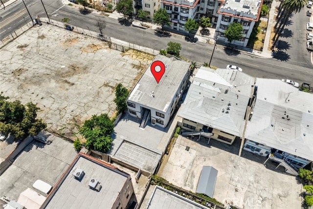 2625 San Marino Street, Los Angeles CA: https://media.crmls.org/medias/dc494409-a8fe-427a-ae3b-2db4741e5c3f.jpg