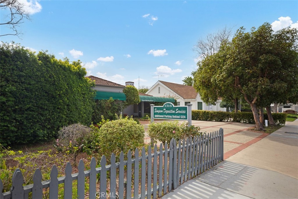 1324 E Chapman Avenue, Orange, CA 92866