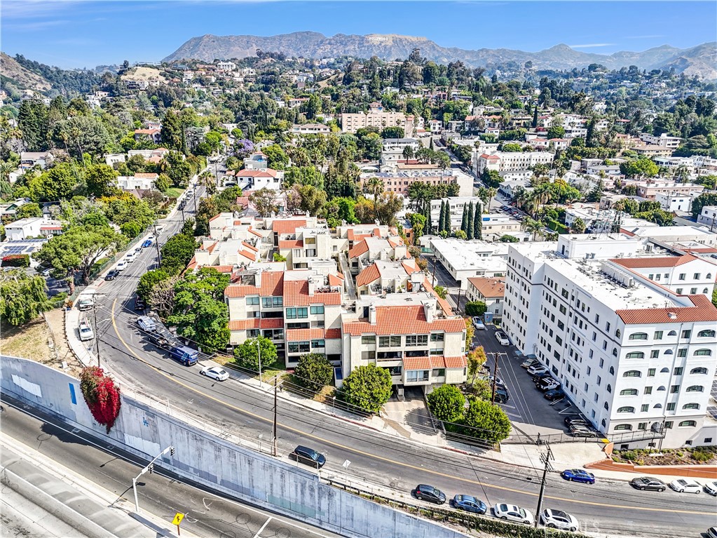 https://media.crmls.org/medias/dc49a726-e015-48c8-b172-226a8c811728.jpg?preset=X-Large