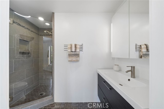 Detail Gallery Image 22 of 30 For 215 Monterey Dr, Laguna Beach,  CA 92651 - 2 Beds | 2/1 Baths