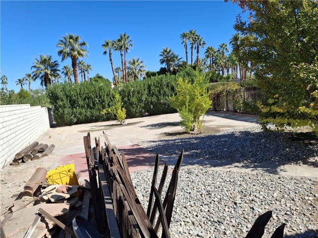 Detail Gallery Image 9 of 11 For 72424 Desert Dr, Rancho Mirage,  CA 92270 - 2 Beds | 2/1 Baths