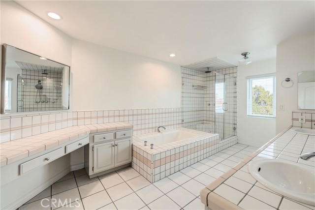 Detail Gallery Image 49 of 56 For 1707 Marshallfield #B,  Redondo Beach,  CA 90278 - 3 Beds | 3 Baths