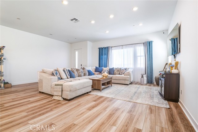 Detail Gallery Image 10 of 43 For 26767 Laurel Mountain Loop, Valencia,  CA 91381 - 4 Beds | 3 Baths