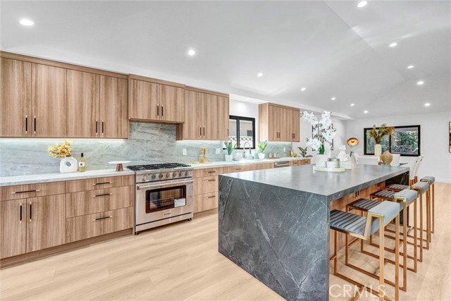 6847 Katherine, Van Nuys CA: https://media.crmls.org/medias/dc4b1202-d9ae-494a-9529-afe4e79abbaa.jpg