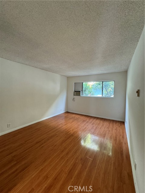 Image 11 of 23 For 10535 Lindley Ave  38