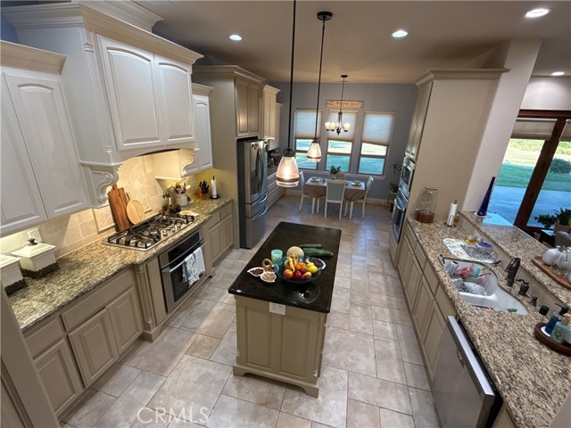18 Tuscan Drive, Paradise CA: https://media.crmls.org/medias/dc4c174c-1c98-472b-909e-8bb61a353c68.jpg