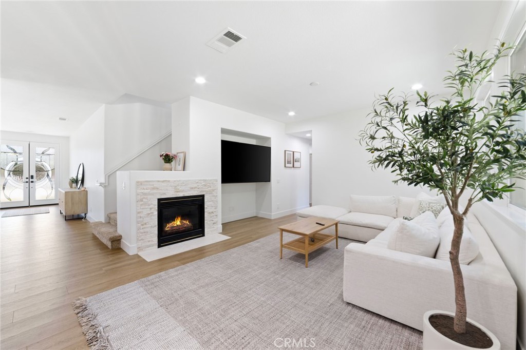 MLS #OC25274764 image #17