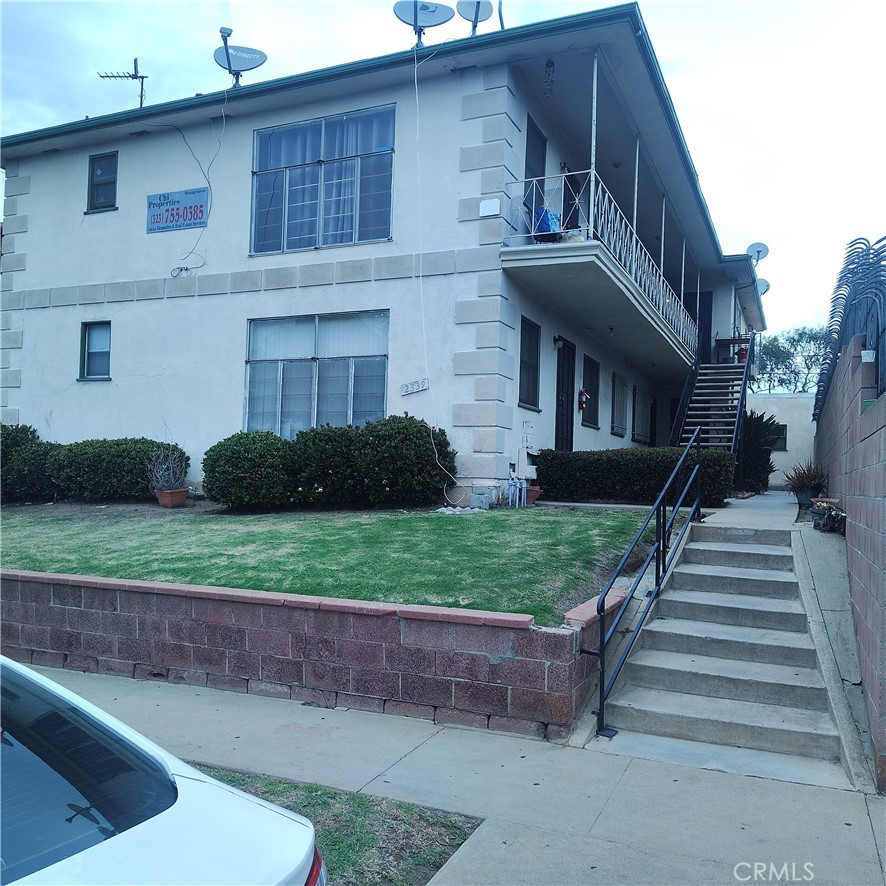 Apartment at 2339 W Imperial