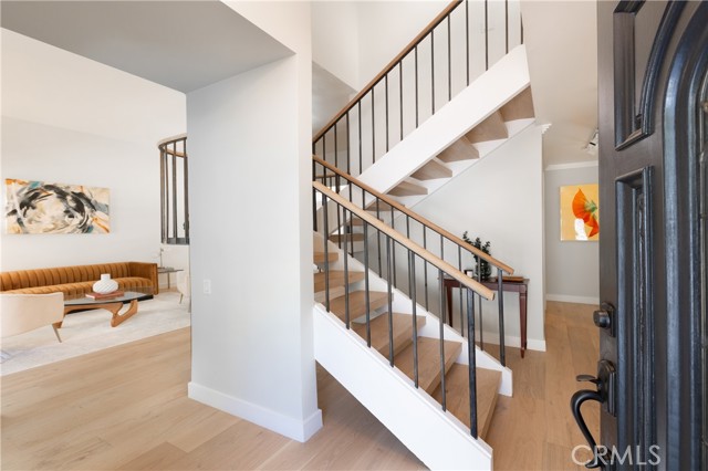 Detail Gallery Image 3 of 28 For 16990 Escalon Dr, Encino,  CA 91436 - 3 Beds | 2/1 Baths