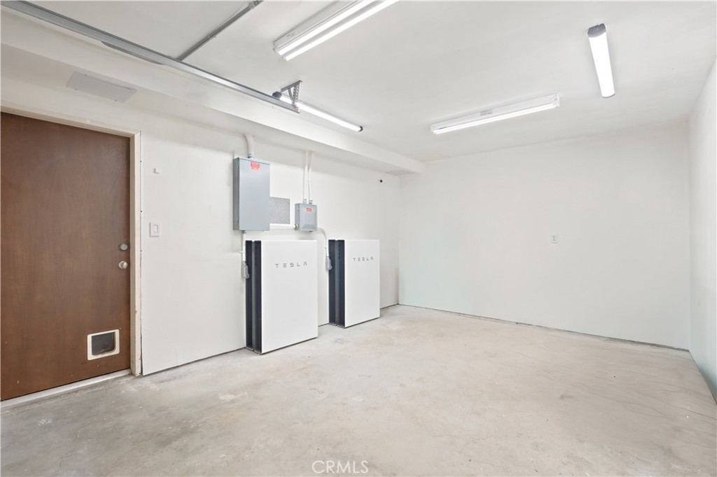 https://media.crmls.org/medias/dc4d9292-5917-4e7b-91d5-f4e178fa787d.jpg?preset=X-Large