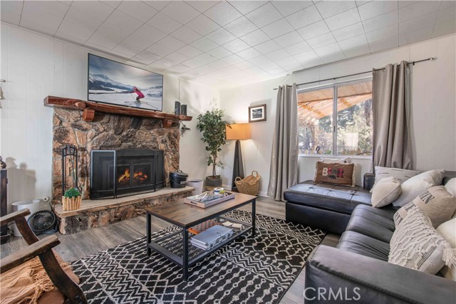 Detail Gallery Image 3 of 24 For 410 Oriole, Big Bear Lake,  CA 92315 - 3 Beds | 2 Baths