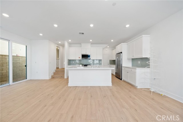 Detail Gallery Image 6 of 41 For 322 Proctor, Irvine,  CA 92618 - 4 Beds | 3/1 Baths