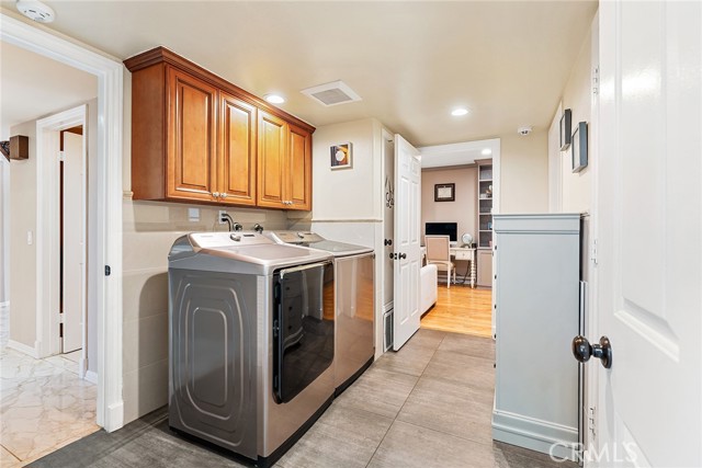 5005 Delita Place, Woodland Hills CA: https://media.crmls.org/medias/dc4e29ad-8bd1-4393-b6fb-388e2819f974.jpg