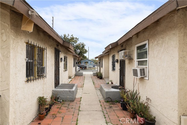 Detail Gallery Image 5 of 30 For 821 W 62nd Street, Los Angeles,  CA 90044 - – Beds | – Baths