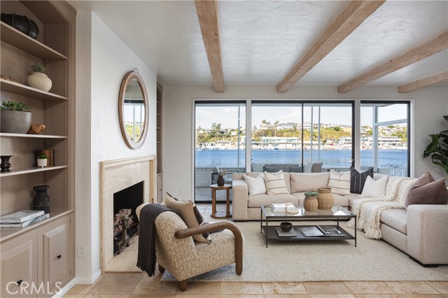 310 Via Lido Nord, Newport Beach CA: https://media.crmls.org/medias/dc50414c-8ca2-4cbf-b32d-b148830d48ac.jpg