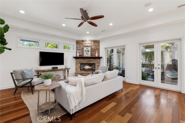 2000 Walnut Avenue, Manhattan Beach CA: https://media.crmls.org/medias/dc516506-4c58-4cdc-8219-4bfb403c5df5.jpg