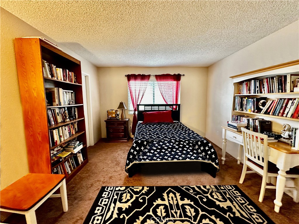 https://media.crmls.org/medias/dc517167-56f7-4b44-b80b-67e619c610eb.jpg?preset=X-Large