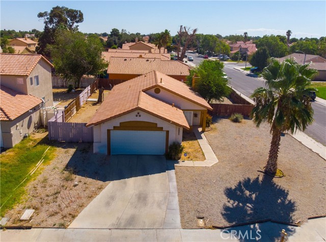 Detail Gallery Image 3 of 22 For 43804 5th St, Lancaster,  CA 93535 - 3 Beds | 2 Baths