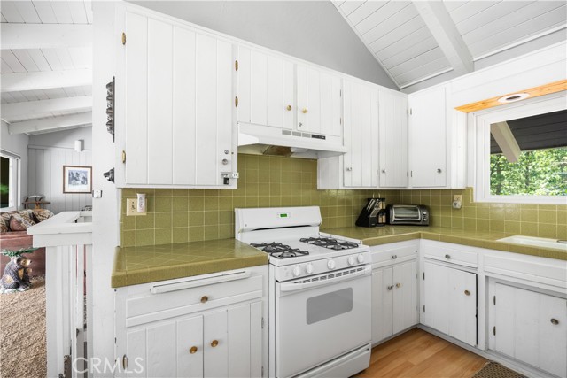 41747 Comstock Lane, Big Bear Lake CA: https://media.crmls.org/medias/dc52bf43-f605-4755-b560-15b2af9f4b8f.jpg