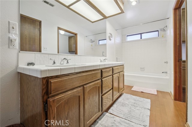 Detail Gallery Image 22 of 27 For 13650 Fenton Ave, Sylmar,  CA 91342 - 4 Beds | 2/1 Baths