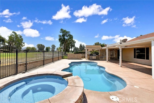 1428 Pepper Tree Drive, Hemet CA: https://media.crmls.org/medias/dc542246-d622-4142-9469-0cf362ac7778.jpg