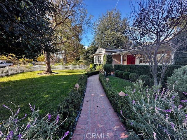 Detail Gallery Image 3 of 36 For 11741 Otsego St, Valley Village,  CA 91607 - 4 Beds | 2/1 Baths