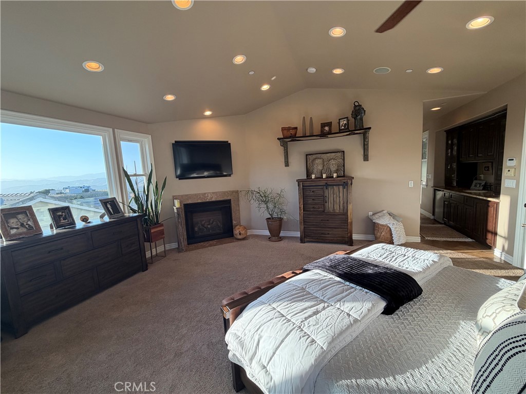 https://media.crmls.org/medias/dc588655-bde5-4af1-a7d6-2c71a41feafb.jpg?preset=X-Large