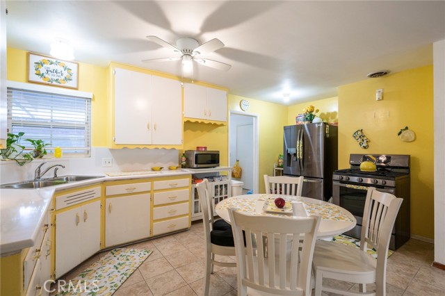 Detail Gallery Image 8 of 23 For 352 E 49th, Long Beach,  CA 90805 - 3 Beds | 2 Baths