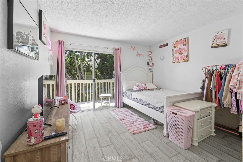 https://media.crmls.org/medias/dc5988e6-094c-411f-ab35-be2e3b85bf6e.jpg?preset=X-Large