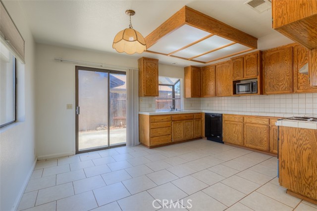 90 Segura Drive, Oroville CA: https://media.crmls.org/medias/dc599431-ade7-4c55-b0c1-eba1a304fa33.jpg