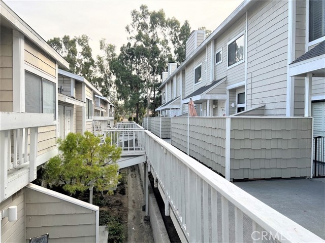 Image 2 for 4640 Don Lorenzo Dr #F, Los Angeles, CA 90008