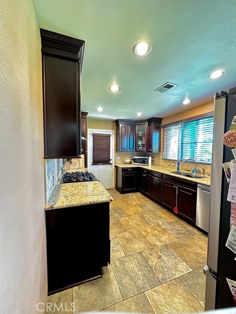 Detail Gallery Image 4 of 14 For 4036 N Foxdale Ave, Covina,  CA 91722 - 3 Beds | 2 Baths