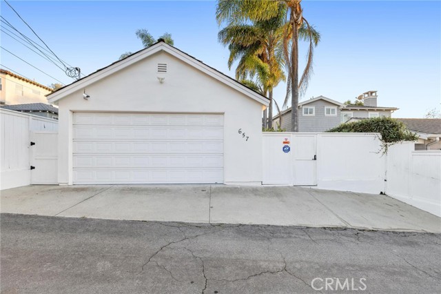 Detail Gallery Image 39 of 42 For 657 36th St, Manhattan Beach,  CA 90266 - 3 Beds | 2/1 Baths