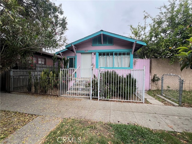 Detail Gallery Image 2 of 5 For 1137 Cabrillo Ave, Venice,  CA 90291 - 2 Beds | 1 Baths