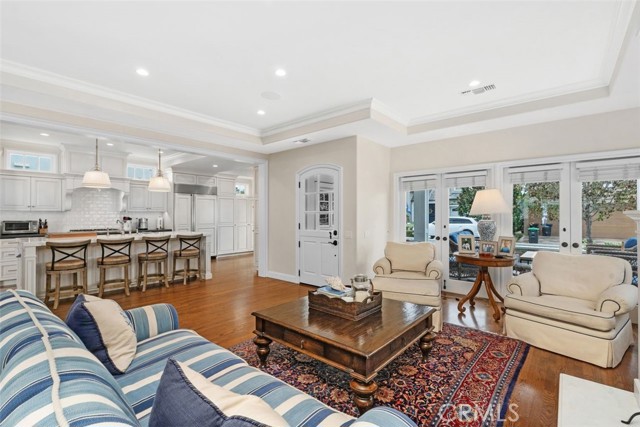 Detail Gallery Image 7 of 43 For 2431 Bayshore Drive, Newport Beach,  CA 92663 - 4 Beds | 3/1 Baths