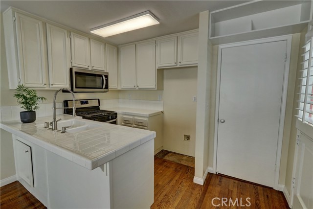 Detail Gallery Image 8 of 28 For 425 1/2 Dahlia Ave, Corona Del Mar,  CA 92625 - 2 Beds | 2 Baths