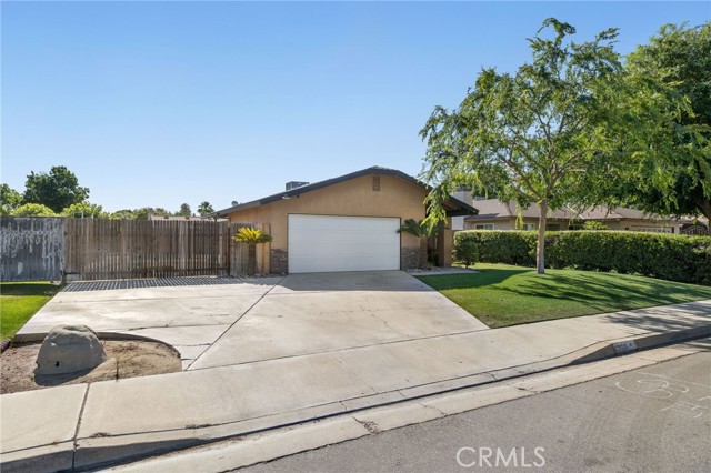 Detail Gallery Image 3 of 33 For 6300 Ringwood St, Bakersfield,  CA 93313 - 3 Beds | 2 Baths