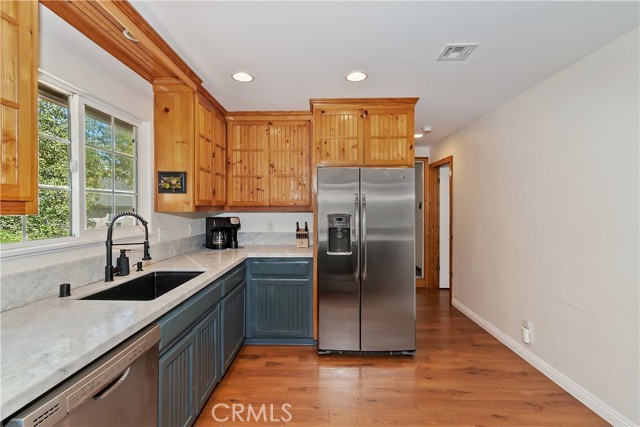 1348 Manzanita Way, Lake Arrowhead CA: https://media.crmls.org/medias/dc5d741c-71f4-46ef-ac3a-24ebd6819f1a.jpg
