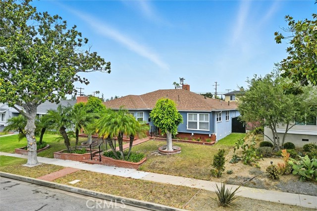 2709 W 109th Street, Inglewood CA: https://media.crmls.org/medias/dc5f2475-361b-4d36-984a-2fcc919b367e.jpg