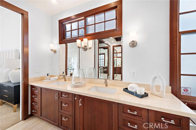 Detail Gallery Image 18 of 37 For 521 Kings Rd, Newport Beach,  CA 92663 - 4 Beds | 4 Baths