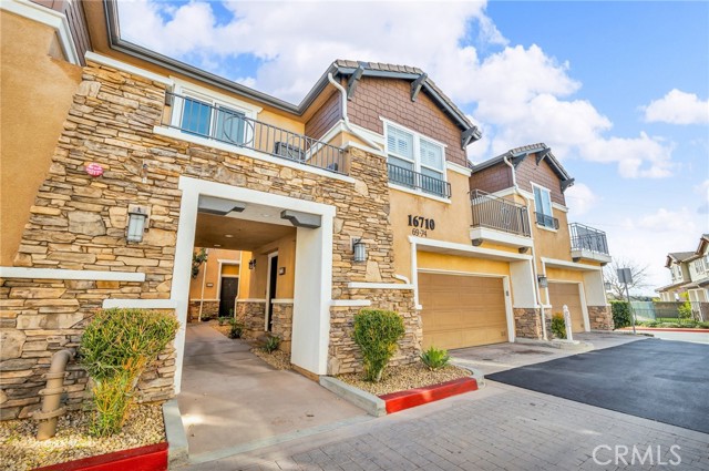 16710 Nicklaus Drive, Sylmar CA: https://media.crmls.org/medias/dc6060ad-befd-4187-9402-b75a33a4604a.jpg