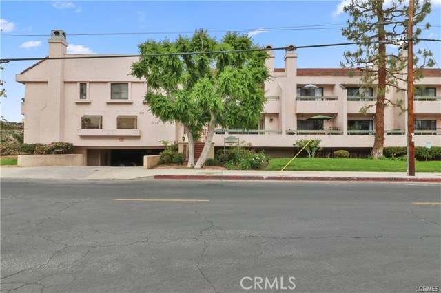 9906 Owensmouth Avenue, Chatsworth CA: https://media.crmls.org/medias/dc606cb5-1ee6-4187-a553-790710754a2c.jpg